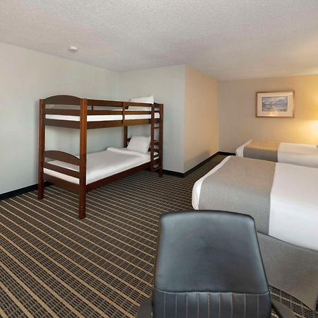 Hotel Clarion Pointe Medicine Hat Exterior foto