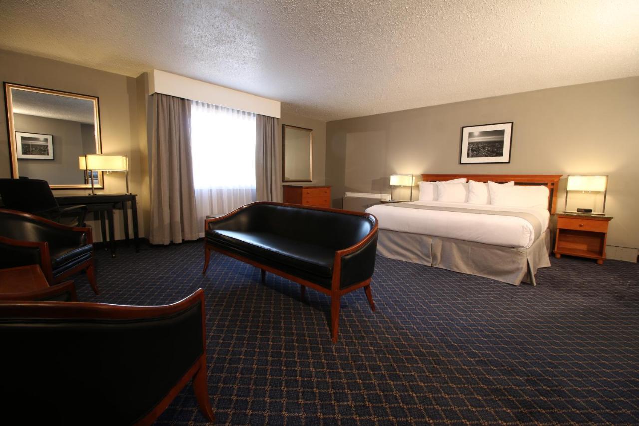 Hotel Clarion Pointe Medicine Hat Exterior foto