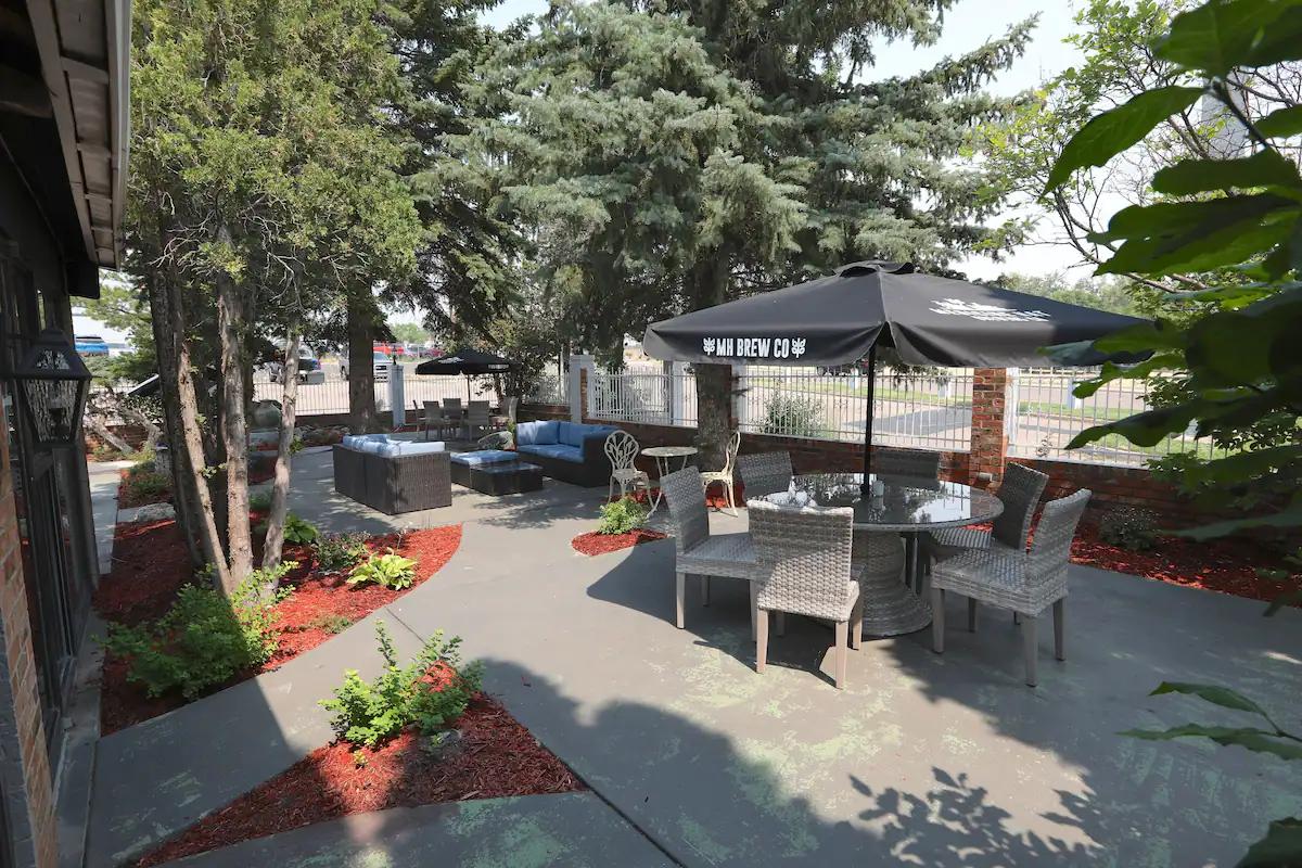 Hotel Clarion Pointe Medicine Hat Exterior foto