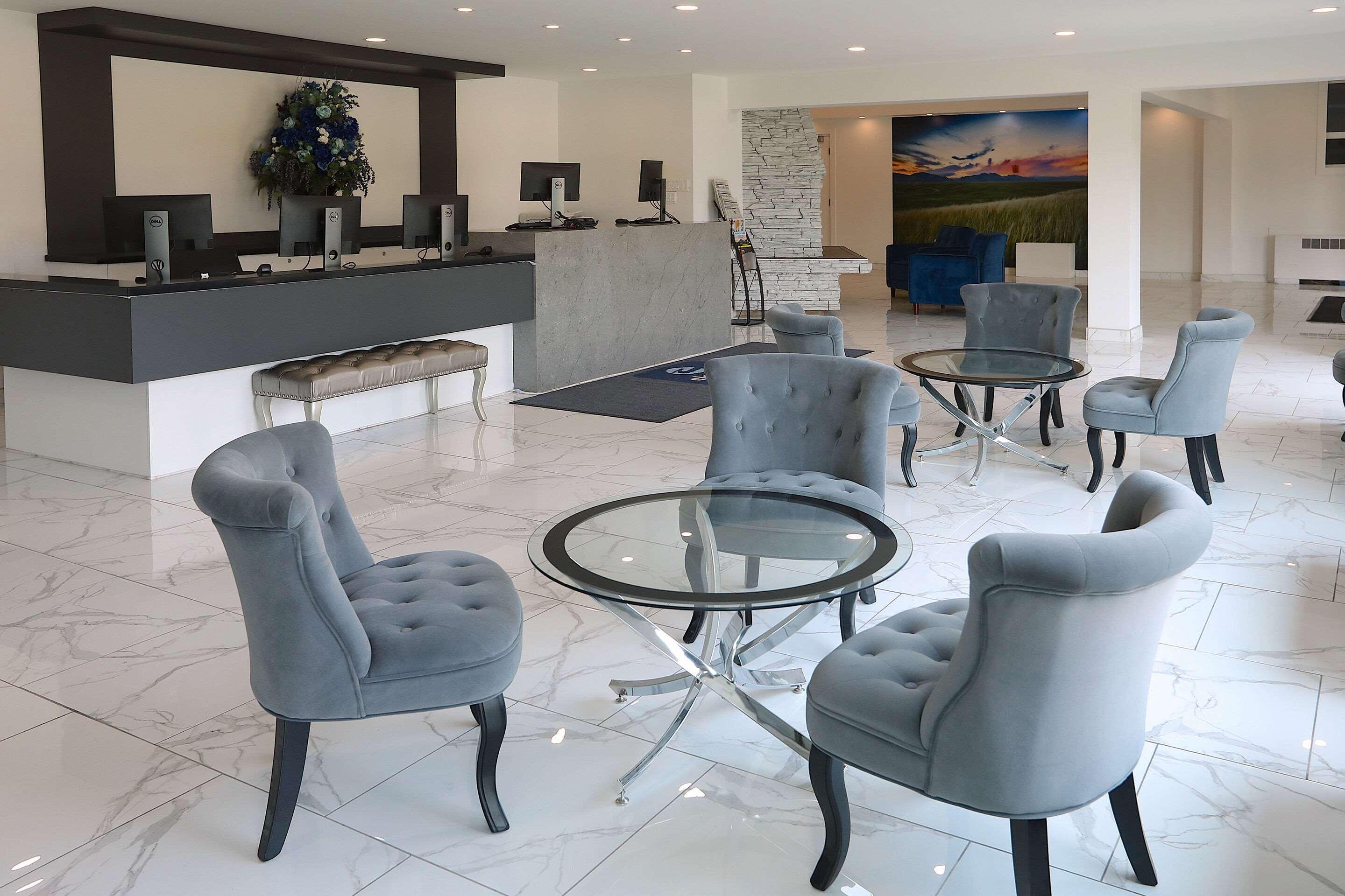 Hotel Clarion Pointe Medicine Hat Exterior foto