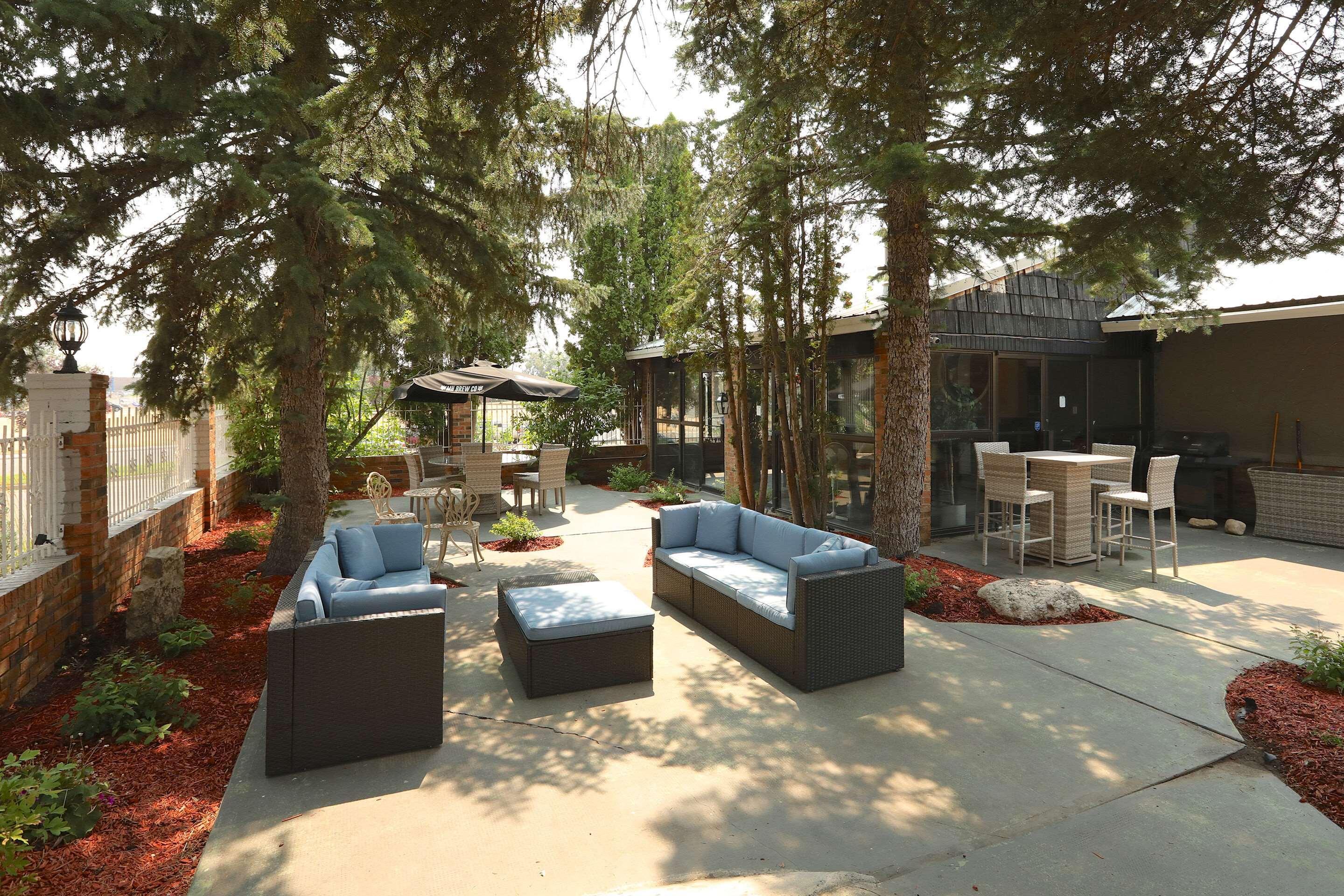 Hotel Clarion Pointe Medicine Hat Exterior foto