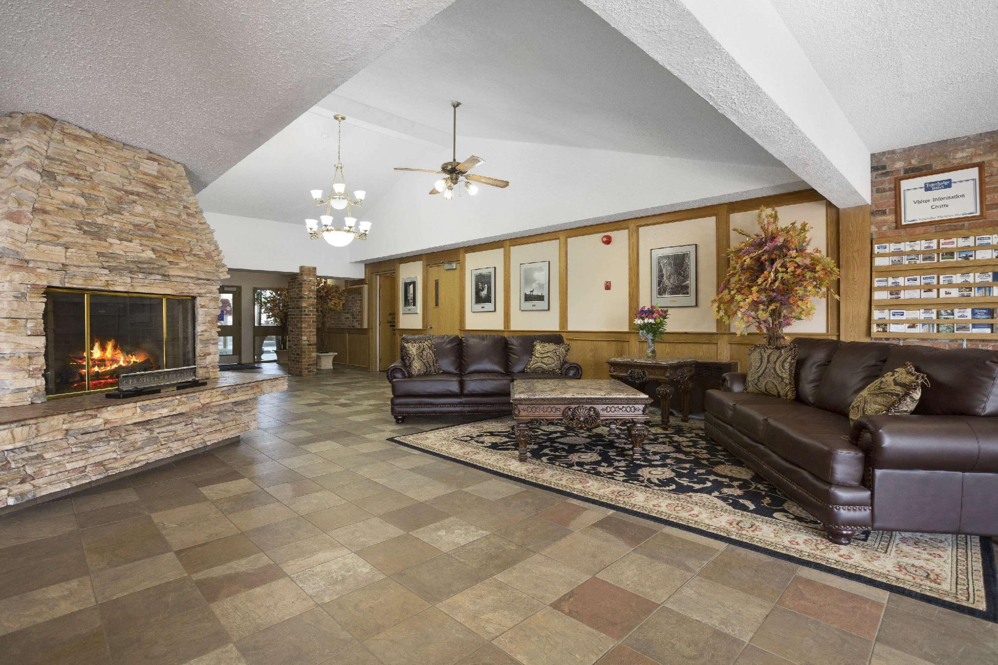 Hotel Clarion Pointe Medicine Hat Exterior foto
