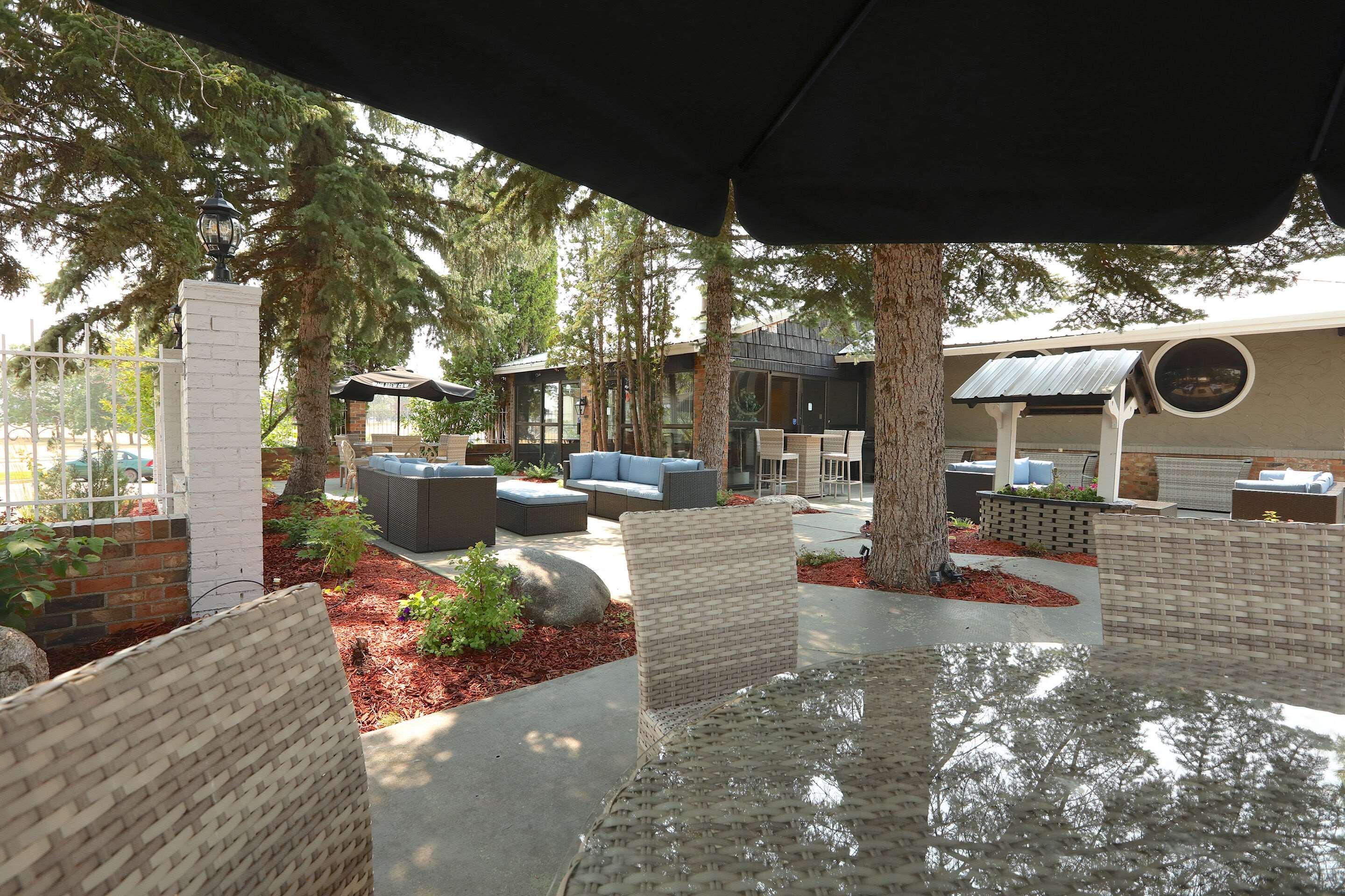 Hotel Clarion Pointe Medicine Hat Exterior foto