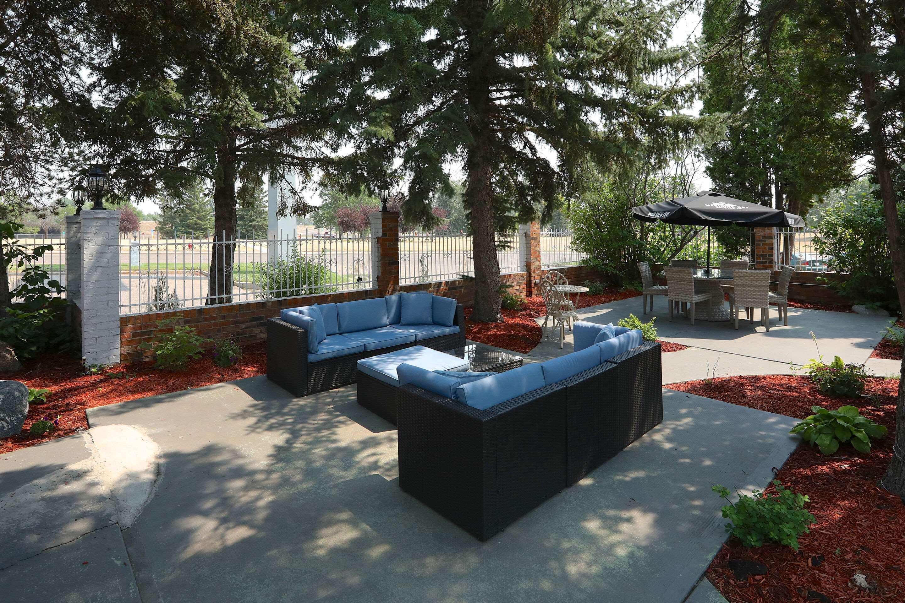 Hotel Clarion Pointe Medicine Hat Exterior foto