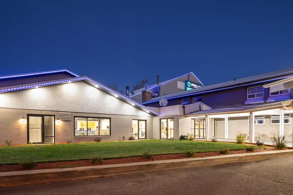 Hotel Clarion Pointe Medicine Hat Exterior foto
