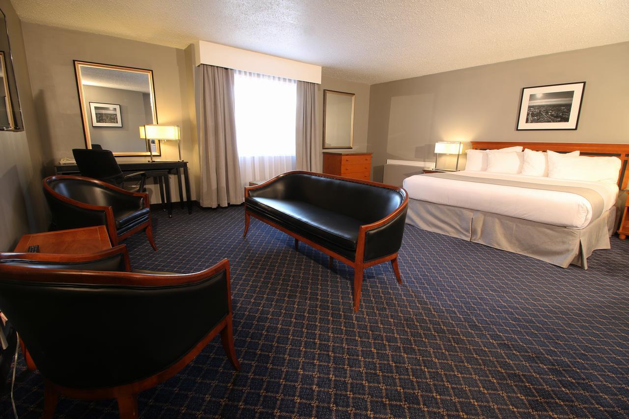Hotel Clarion Pointe Medicine Hat Exterior foto